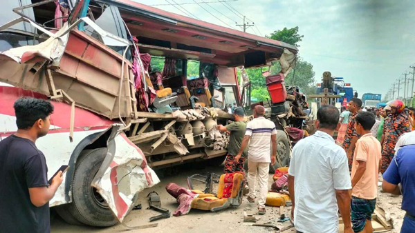 শায়েস্তাগঞ্জে দুই বাসের মুখোমুখি সংঘর্ষে নিহত ৩